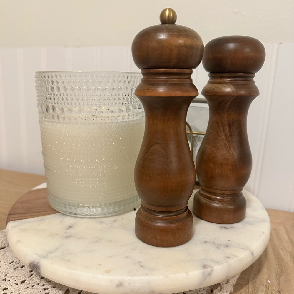 Vintage antique good wood Wooden Salt & Pepper Mill Set in Brown